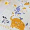 兔與象的嬉戲印花童巾